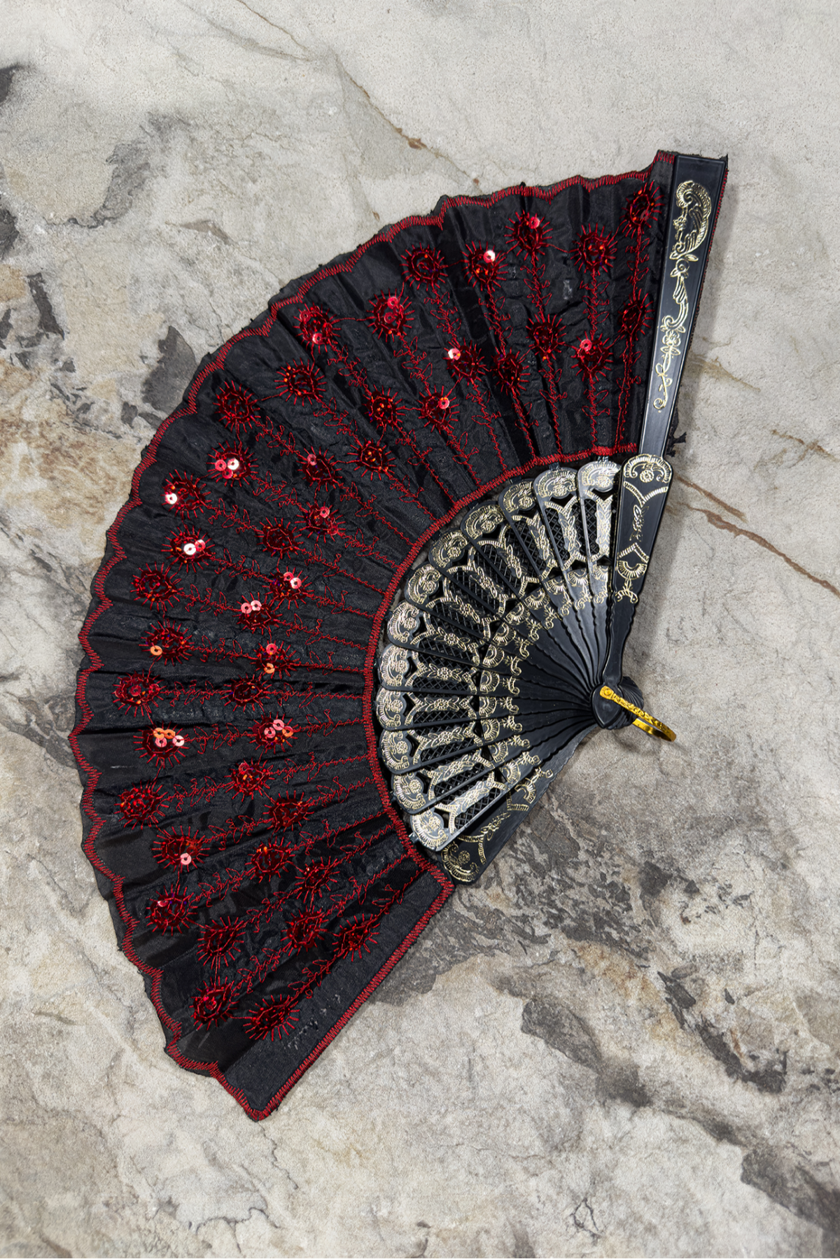 Kırmızı Pul İşlemeli Siyah Yelpaze