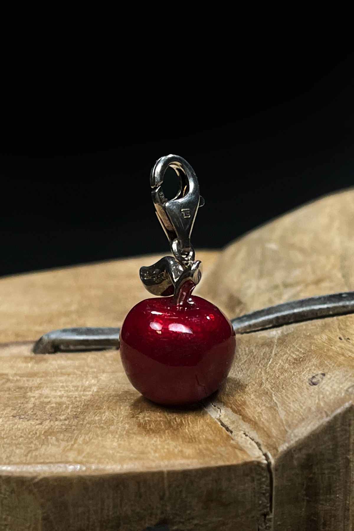 Thomas Sabo Kırmızı Elma Charm