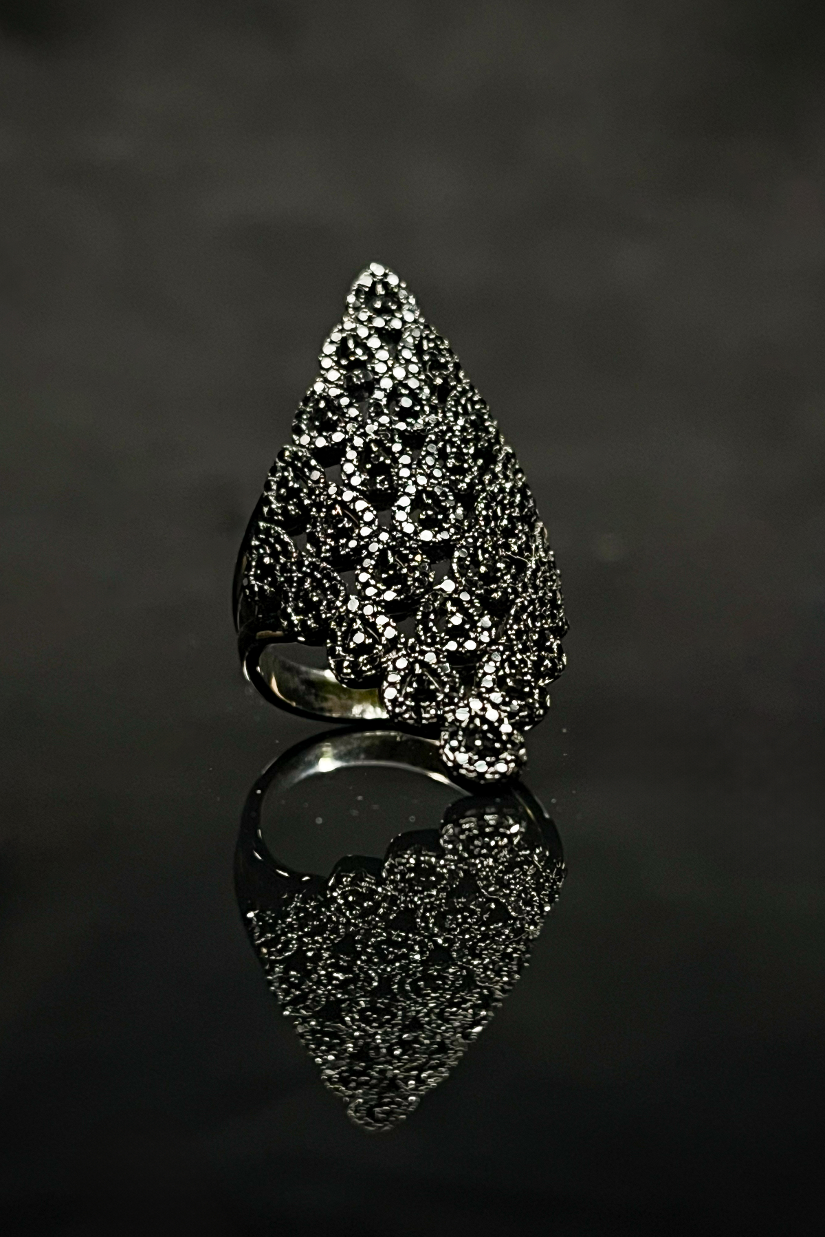 Siyah Taşlı Metal Yüzük