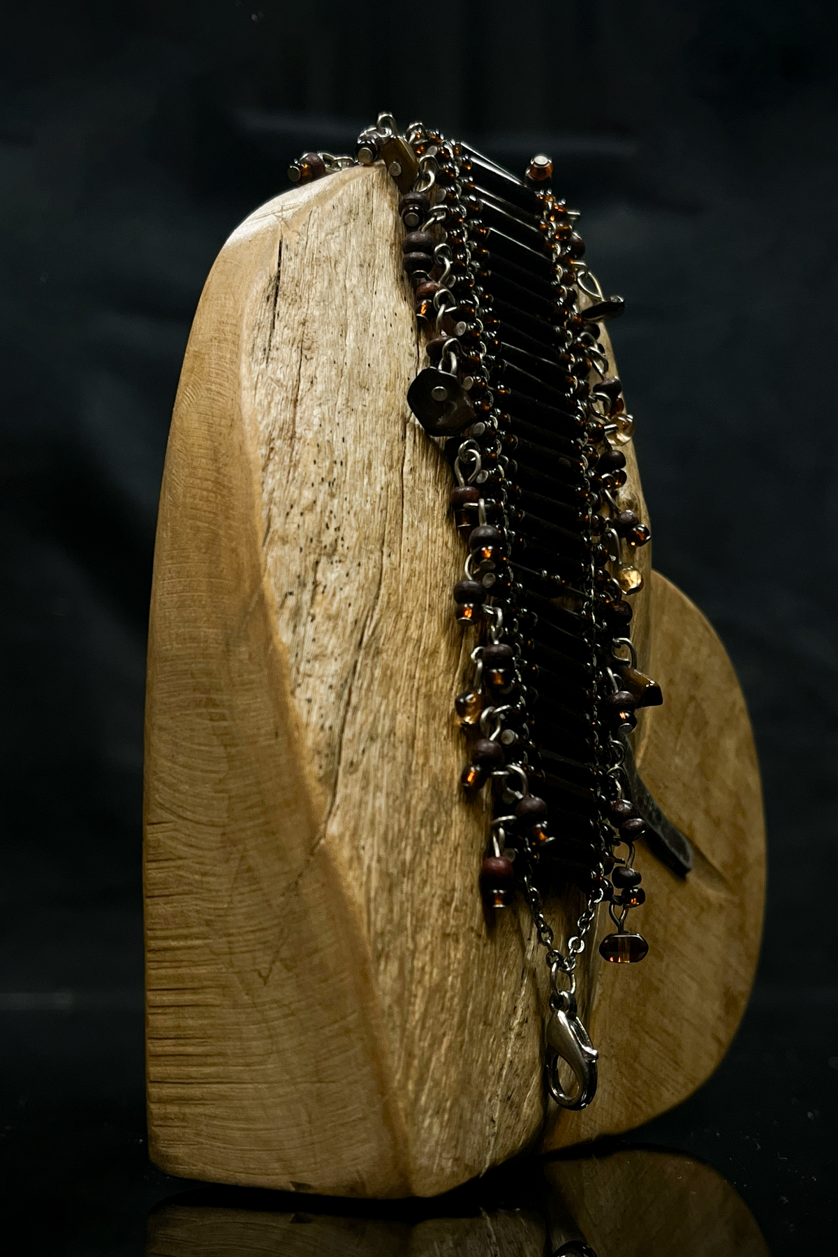 Çok Boncuklu Metal Detaylı Bileklik